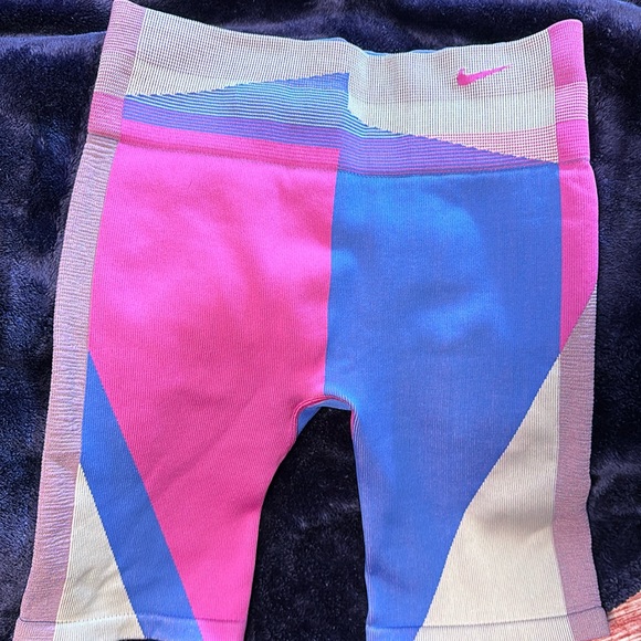 Nike Pants - Nike Women's Icon Clash Seamless 8'' Training Shorts CJ5091-601